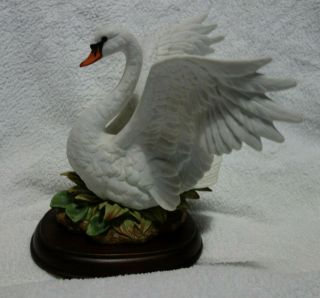 Vintage Homco Masterpiece Porcelain Large White Swan Bird Figurine & Base 1987