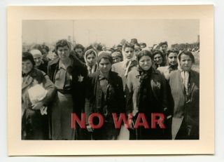 1940 Old Photo Jew Jewish Women W Star On Coat In Ghetto Poland
