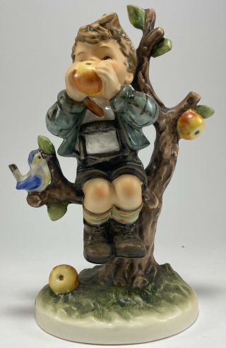 Goebel Hummel Figurine " An Apple A Day " 403 Tmk 6 6 1/4 "