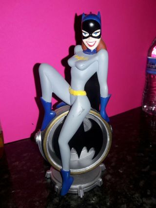 Batman The Animated Series Batgirl On Batsignal Statue Dc Direct Tas Bruce Timm