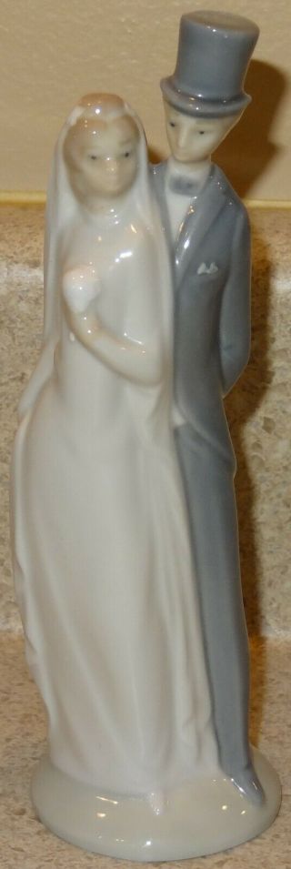 Nao Lladro " Bridal Couple " Bride & Groom Figurine Wedding Cake Topper Souvenir