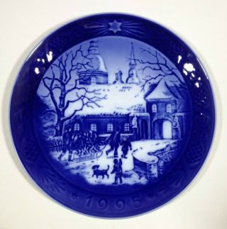 Royal Copenhagen Plate 1995  Christmas At The Manor House  Denmark Blue