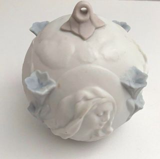 1999 Lladro Annual Bisque Porcelain Ball Christmas Tree Ornament