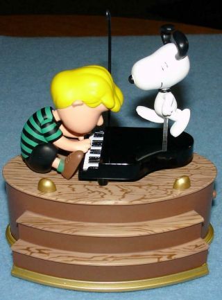 2004 Hallmark Love To Dance Snoopy Peanuts Keepsake Ornament Schroeder 