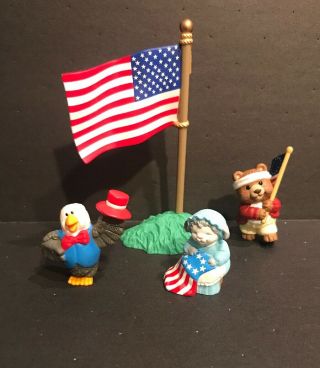 Hallmark Merry Miniatures Figurine Patriotic 4th Of July W American Flag,  Eagle