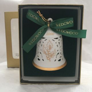 Wedgewood 4 " Dated 2000 Pierced Bell Christmas Ornament Holly Box