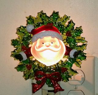 Midwest Christmas Plug - In Light (5 - Inch) Lights In The Night Santa Wreath