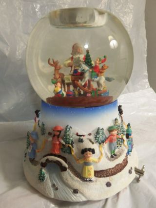 Partylite " Christmas Around The World " Musical Snow Globe Votive Holder
