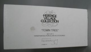 Dept 56 Heritage Village 55654 Lighted Town Tree & 4 Stone Benches Christmas