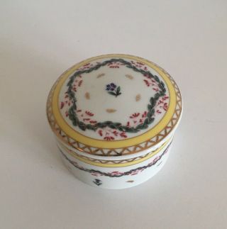 Andrea By Sadek Mount Vernon Ceramic Candle Round Trinket Box