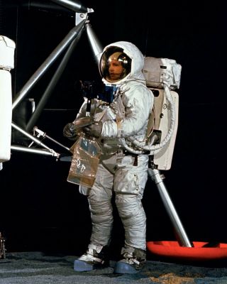 Neil Armstrong Apollo 11 Astronaut During Training - 8x10 Nasa Photo (zz - 584)