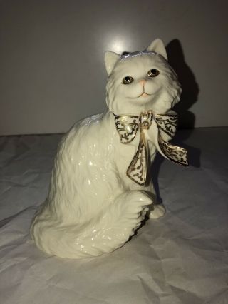 Lenox " Sitting Pretty " Ivory Porcelain Cat Figurine