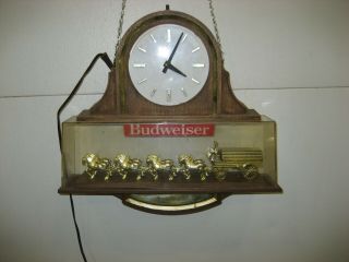Vintage Hanging Budweiser Clydesdale Lighted Clock (in)