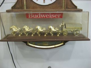 VINTAGE HANGING BUDWEISER CLYDESDALE LIGHTED CLOCK (in) 3