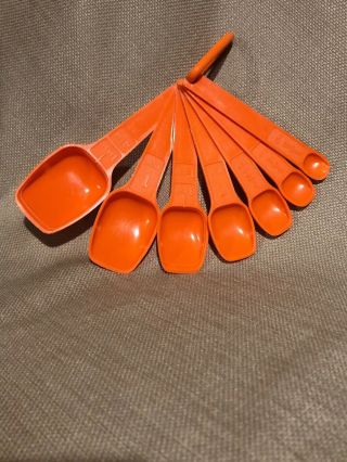 Tupperware Orange Measuring Spoons Set Of 8 Ring 1/8 1/4 1/2 1 1 1/2 Tsp Tbsp