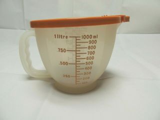 Vtg Plastic Tupperware 1 L Measuring Cup.  Orange Lid Cover.  Ex.