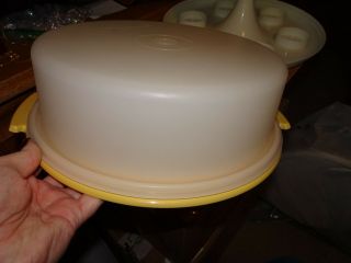 Vintage Tupperware Harvest Gold Cake Pie Carrier 719 - 1