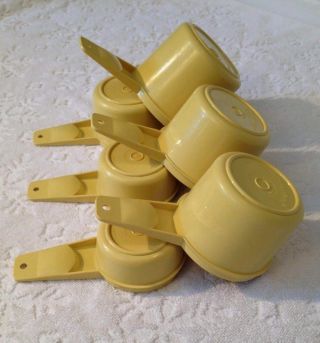Retro Tupperware 761 - 6 Canadian; Complete Set - Of - Six Warm - Yellow Measuring - Cups