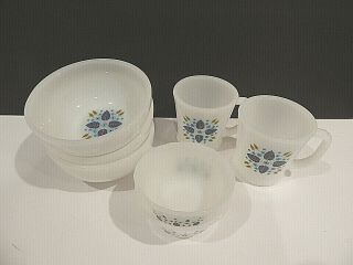 Mid Century Modern Retro Milk Glass Mugs,  Bowls And Custard Cups 7 Peices