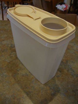 Tupperware 469 Clear Cereal Keeper W/ Tan Pour Top Lid Seal Spout