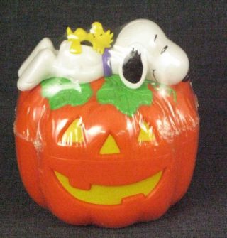 Snoopy Charles M.  Schulz Woodstock Halloween Candy Dispenser Whitmans Candies