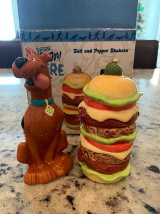 2000 Hanna Barbera Scooby - Doo/ Cheeseburger Cartoon Network Salt Pepper Shaker