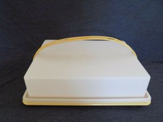 Vintage Tupperware 622 Cake Taker Carrier W/ Handle Harvest Gold 13.  5 " X 9.  5 "