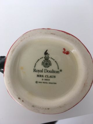 Mini Royal Doulton Mug Mrs.  Santa Claus D - 6922 1992 Red,  Green.  2 & 5/8 