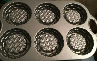 Nordic Ware Shortcake Baskets Pan,  3 Cups,  Baking Muffin Pan 3