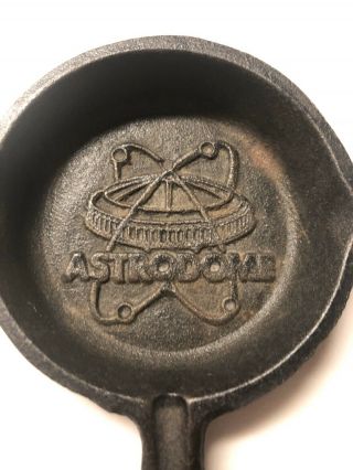 Vintage Astrodome Houston TX Miniature Cast Iron Skillet Souvenir Ash Tray - 60’s 2