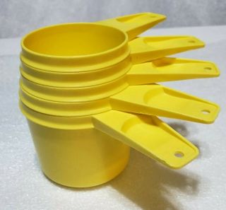 5pc Set Tupperware Measuring Cups Yellow 1c - 3/4c - 2/3c - 1/2c - 1/3c Usa Vg