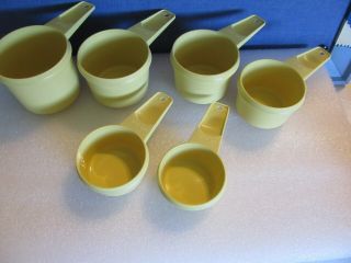 Tupperware Yellow 6 Piece Measureing Cups.