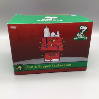 Peanuts - Christmas Salt & Pepper Shakers - Snoopy On Dog House Christmas Lights