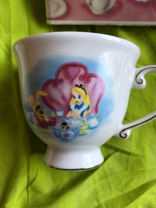 3 Items Alice In Wonderland Authentic Disney Mad Hatter Tea Cup Saucer And Vhs