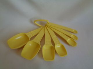 Vintage Tupperware Yellow Measuring Spoons Complete Set