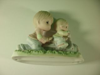 2003 Members Only Figurine Precious Moments Safe In The Hands Of Love Pm0032