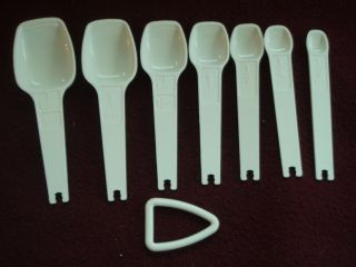 Vintage Tupperware White Measuring Spoons Set Of 7 With Ring
