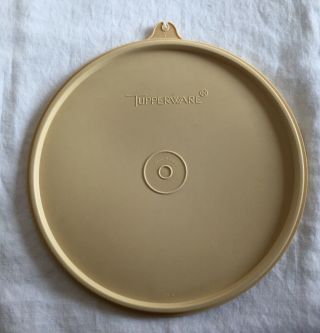 Tupperware 229 - 18 Tan Round ”y” Replacement Lid