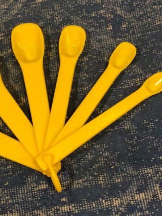 Vintage Tupperware Measuring Spoons Complete Set of 6 Yellow 3