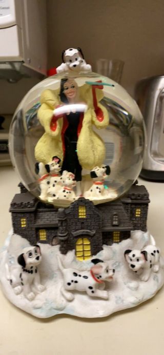 Disney 101 Dalmatians Cruella De Vil Snowglobe Music Box Water Globe