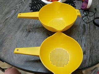 2 Vintage Tupperware Strainers Colanders Yellow 1 Qt 1200 & Yellow 2 Qt 1523 Guc