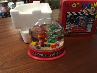 Vtg 1996 " Looney Tunes " Bugs Bunny Cristmas Snow Globe Waterball