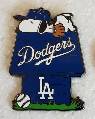 Los Angeles Dodgers Snoopy Dog House Lapel Pin