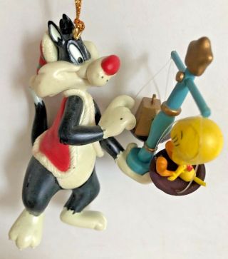 2000 WARNER BROS LOONEY TUNES Sylvester and Tweety Scale Christmas Tree Ornament 3