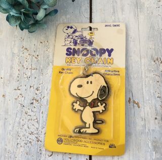 Vintage Snoopy Key Chain 251c/252c In Package Arms Outstretched Bow Tie Rare