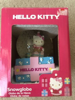 2013 Christmas Hello Kitty Mini Snow Globe 3 " Kitty With Presents