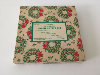 Vintage Veritas Christmas Cookie Cutter Set - Nib