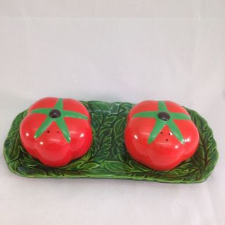 Vintage Tomato Salt And Pepper Shakers With Maruhon Ware Tray Occupied Japan
