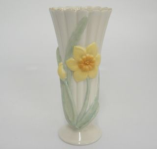 Lenox Daffodil Bud Vase Painted Flowers White Porcelain 5.  5 " Tall Ribbed Gilded