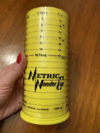 Vintage Metric Wonder Cup Wet Dry Measuring Push Up Yellow